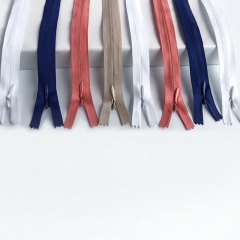 The manufacturer wholesale zipper no.3, No.5, No.8 nylon zipper garment bags customized with European standard waterproof zipper