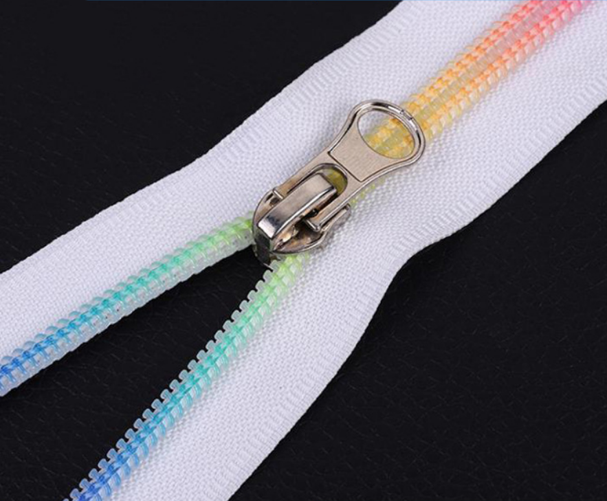 Wholesale Pulls Nylon Zipper Rolls Tape Fancy Luxury Rainbow Teeth Nylon Coil Resin Zipper 3# 5#