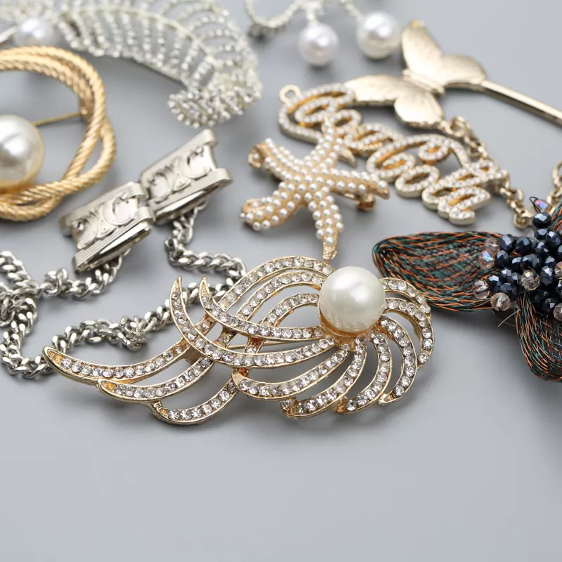 New Fashion Custom Ornaments Jewelry Rhinestone Word Pins Vintage Crystal Rhinestone Brooch Pin