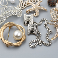 WYSE New Fashion Metal Product Custom Ornaments Jewelry Rhinestone Word Pins Vintage Crystal Rhinestone Brooch Pin